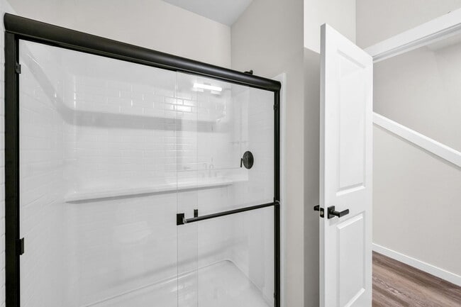 Building Photo - Brand New Townhomes - North Lynnwood!