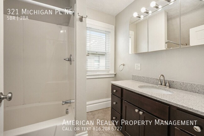 Building Photo - 321 Michigan Pl NE