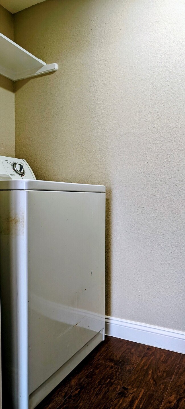 Building Photo - 8413 Sands Point Dr