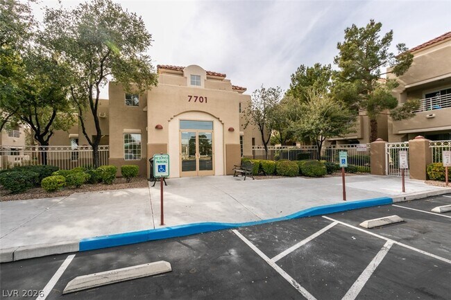 Building Photo - 1909 Villa Palms Ct