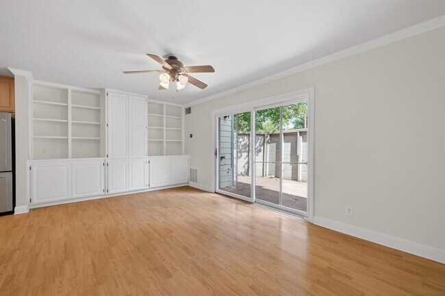 Building Photo - 2500 Steck Ave