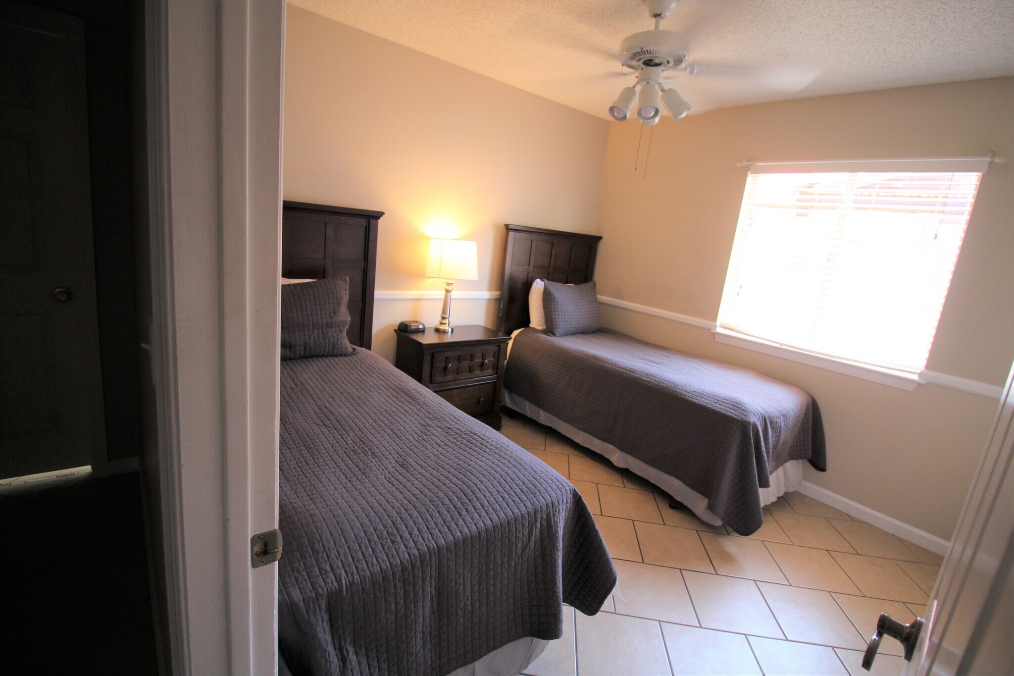 middle bedroom - 3731 E Hampton Ave