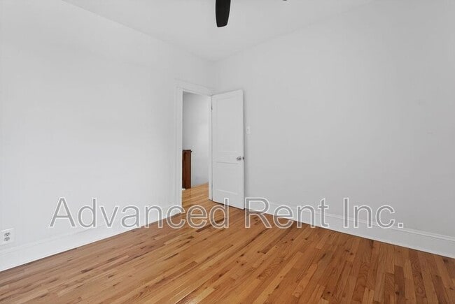 Building Photo - 611 Grundy St