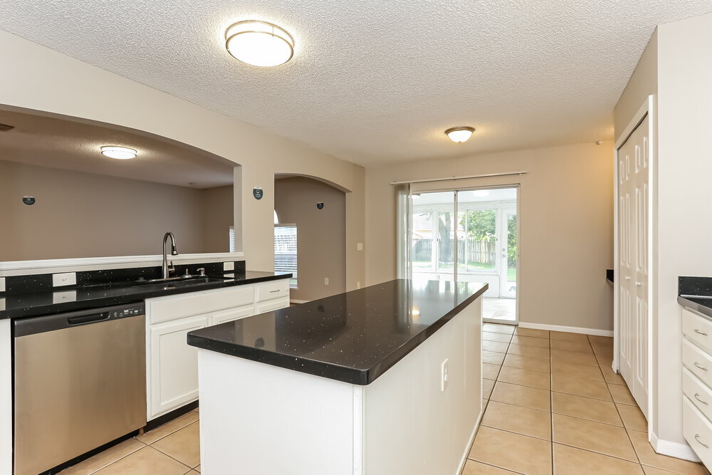 Building Photo - 58 Reeding Ridge Dr W