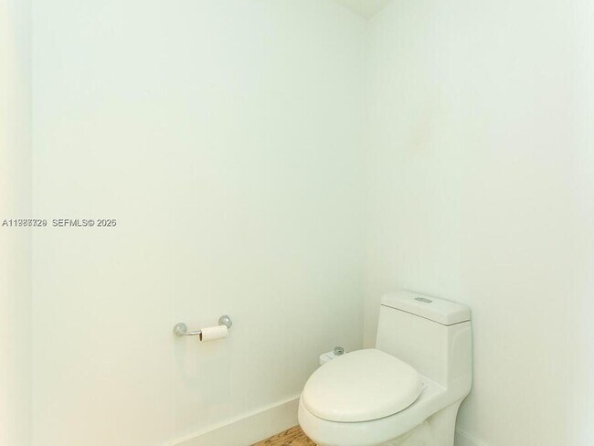 Building Photo - 650 NE 32nd St