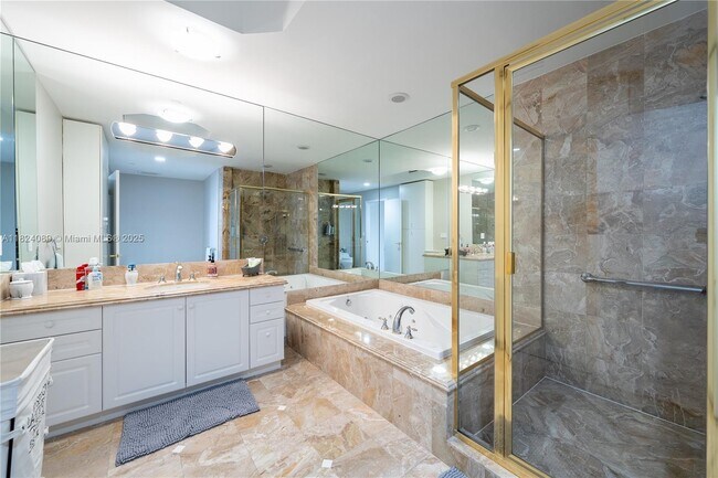 Building Photo - 9559 Collins Ave