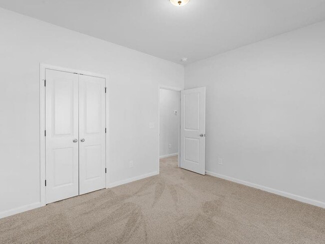 Building Photo - 223 Monarch Village Way