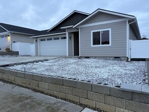 Building Photo - NEW HOME FOR RENT IN SOAP LAKE!