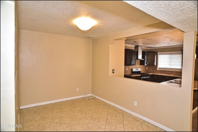 Building Photo - 10824 Pico Norte Rd