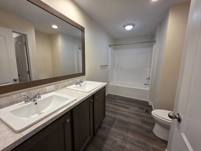 Building Photo - 3678 Hawthorne St