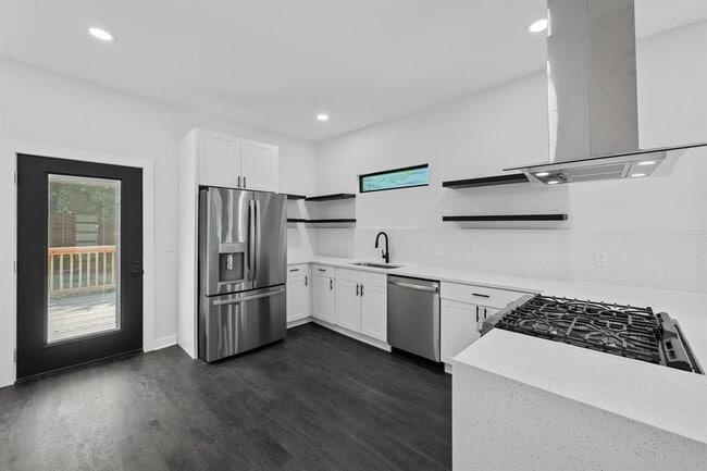 Building Photo - 914 E 50th St