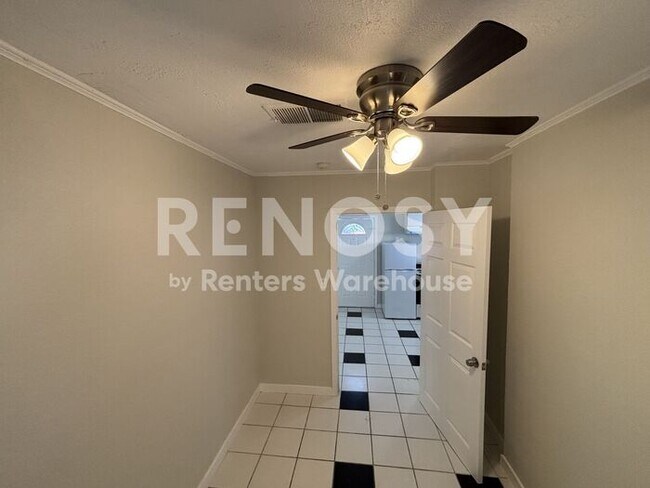 Building Photo - Modern, Solar Energy, 2-Bedroom detached Casita!