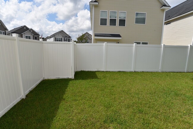 Building Photo - Available April 10th