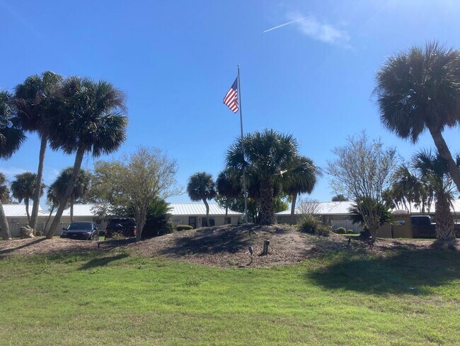 Building Photo - 11462 W Bayshore Dr