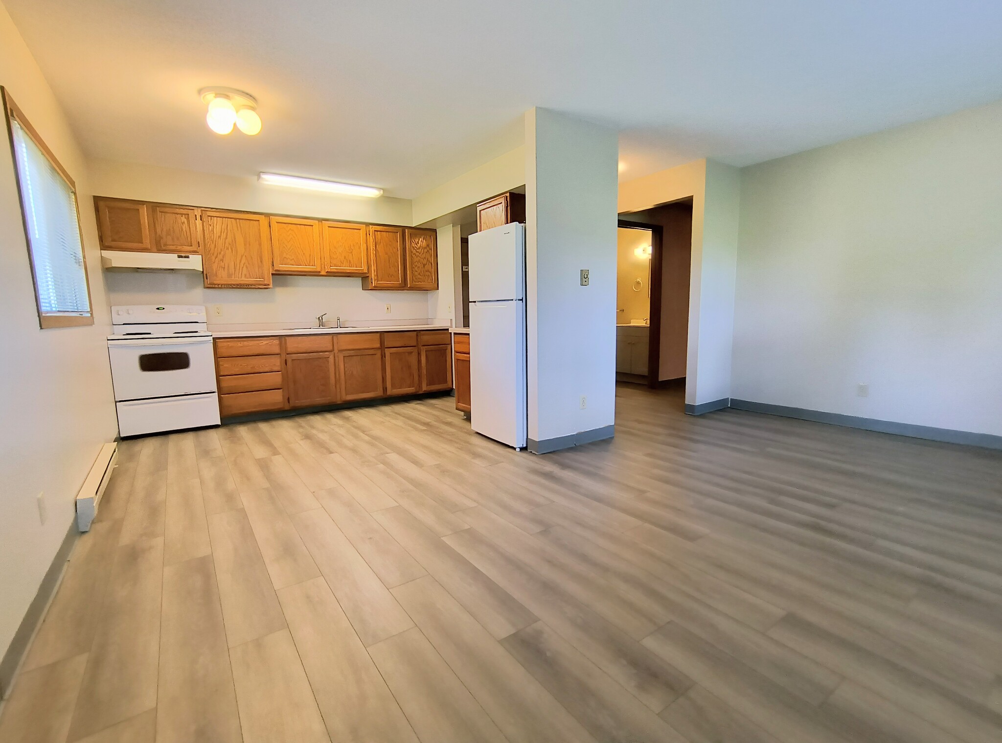 Kitchen - 1302 Laurel Dr