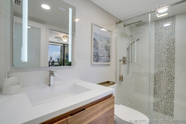 Building Photo - 3560 S Ocean Blvd