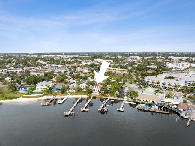 Building Photo - 114 S Lake Dr