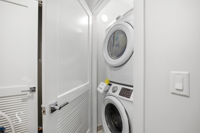 Building Photo - 6401 Park Ave