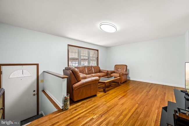 Building Photo - 3595 Oakhill Rd