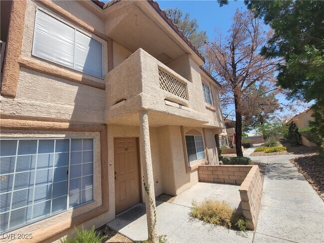 Building Photo - 1608 N Torrey Pines Dr