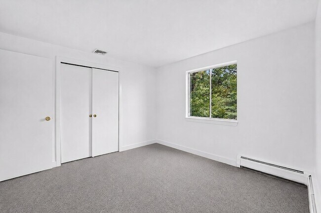Building Photo - 74 Loomis St