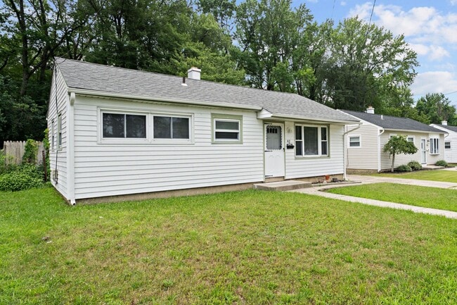 Primary Photo - 412 Woodbury Lake Rd