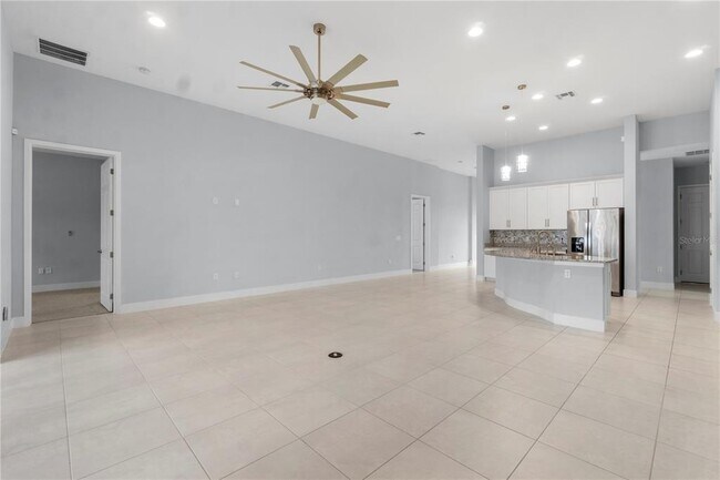 Building Photo - 2320 Symphony Cir