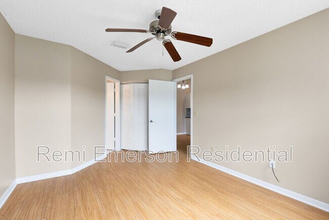 Building Photo - 2533 Grassy Point Dr