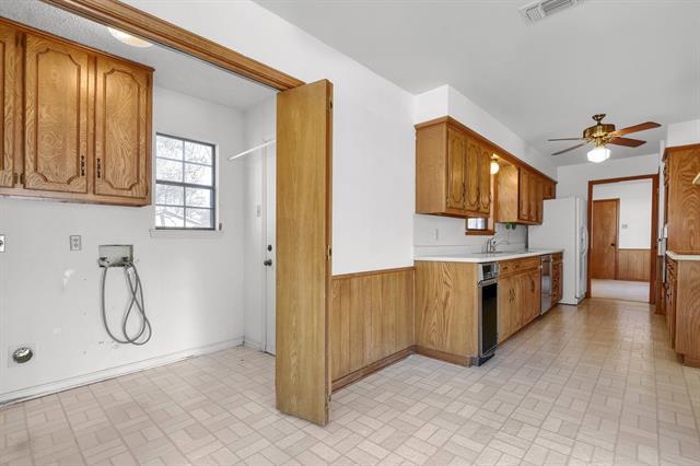 Building Photo - 924 W Kiowa Dr