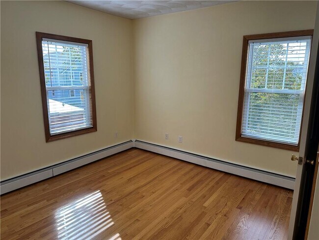 Building Photo - 471 Wood St