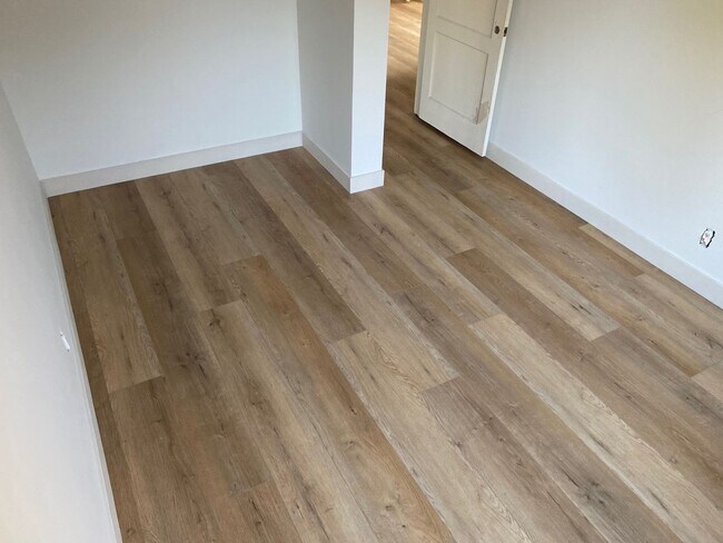 Building Photo - Charming Newly Renovated HOUSE with Privat...