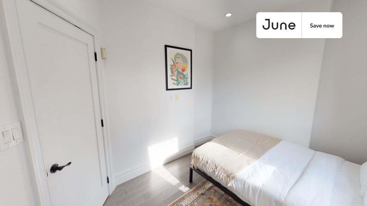 Building Photo - 824 9th Ave