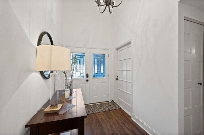 Building Photo - 5120 Chemin De Vie NE