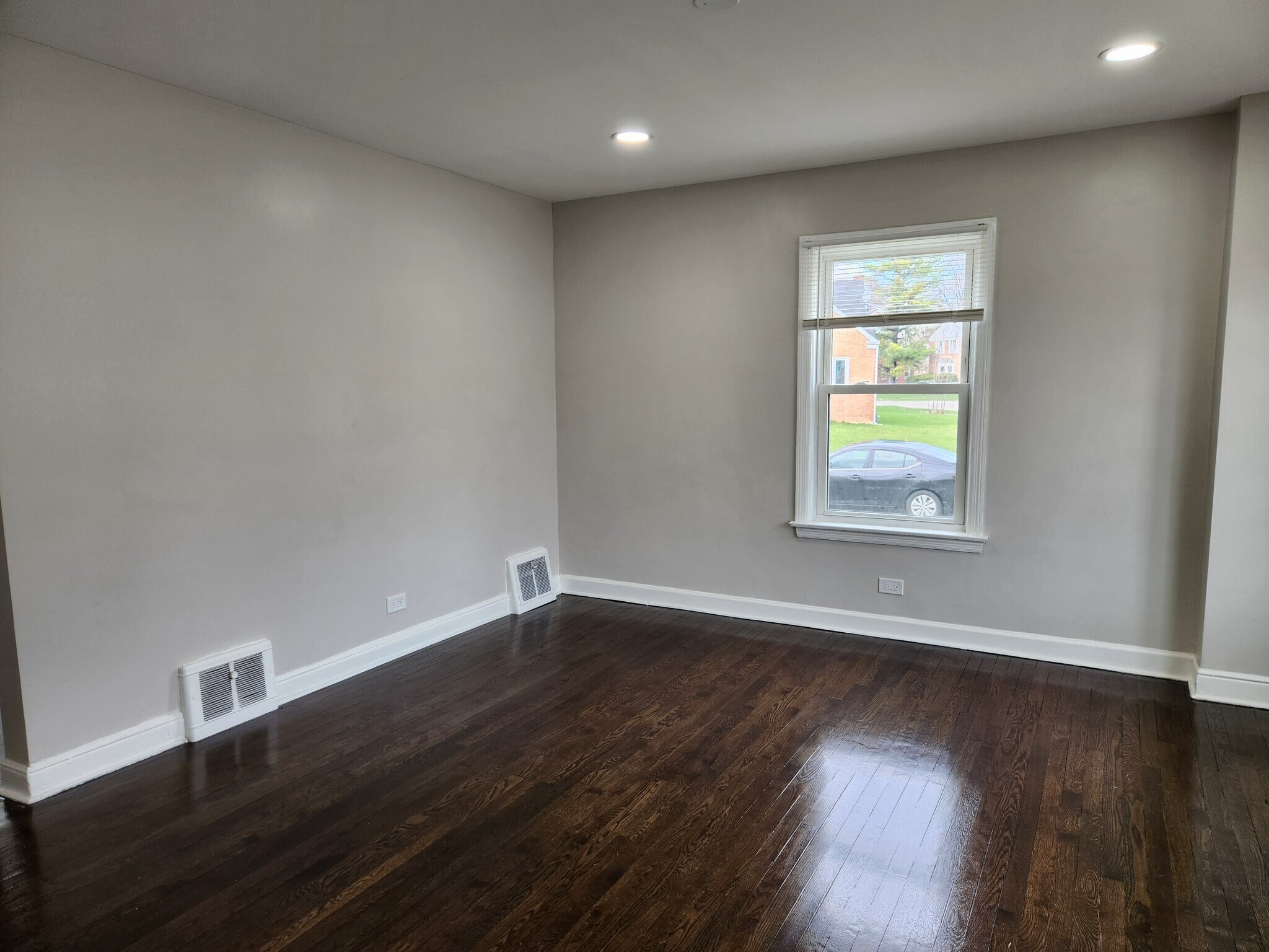 Building Photo - 14124 Manor Ave