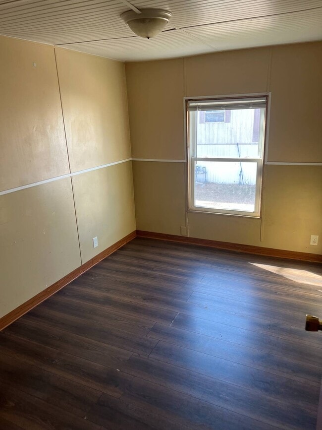 Building Photo - 200 E Zora St