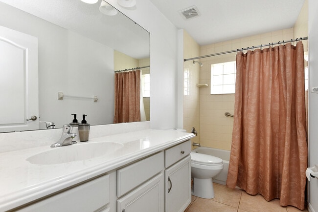 Building Photo - 11 Manderley Ln