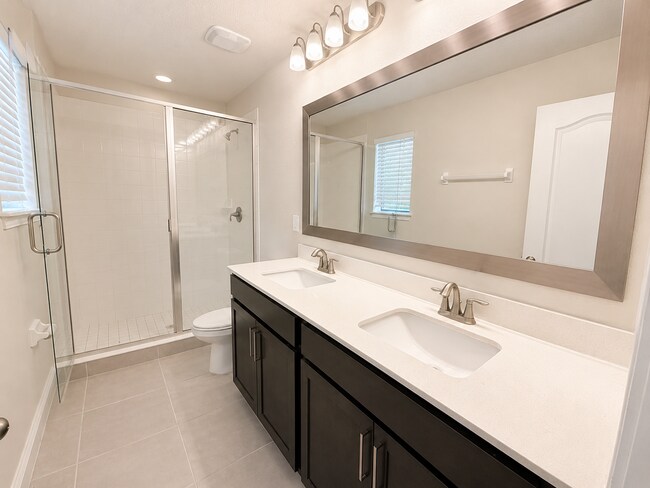 Building Photo - Spacious 5-Bedroom with 4.5 Baths at 176 Mitchell's Manor, Haines City!