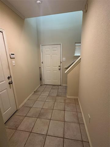 Building Photo - 2400 Southlake Ct