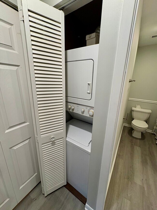 Building Photo - 1482 Stonebridge Cir