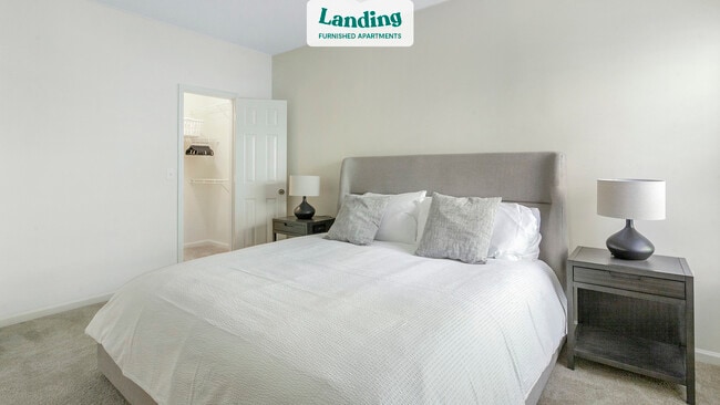 Building Photo - 900 Crowne Park Dr