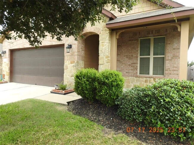 Building Photo - 3667 Raintree Village Dr