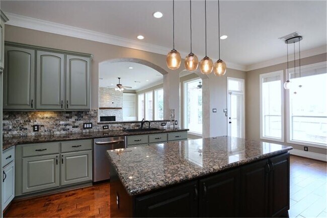 Building Photo - 6010 Stratford Gardens Dr