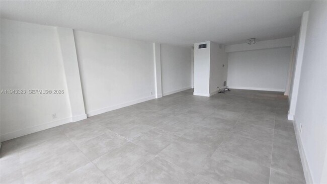 Building Photo - 9381 E Bay Harbor Dr