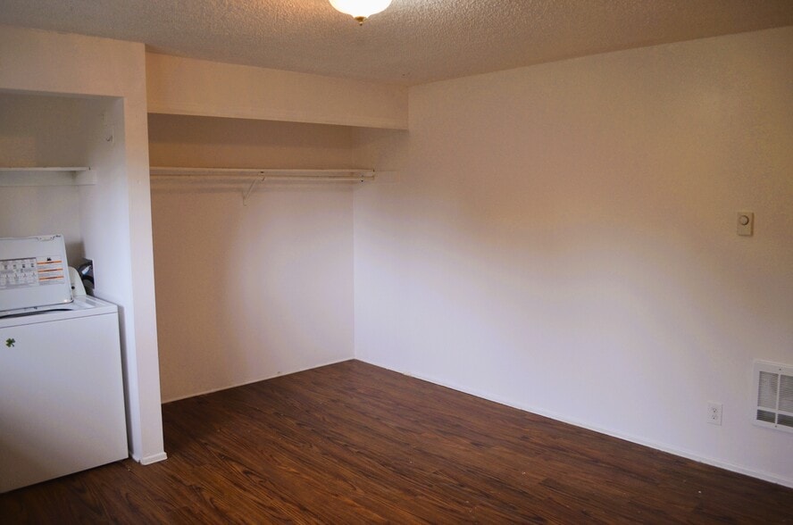 Building Photo - 319 Linn Ave