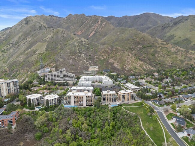 Building Photo - 3075 Kennedy Dr