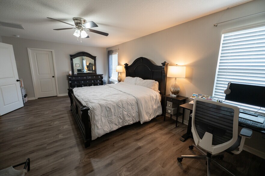 Building Photo - 10509 Laguna Plains Dr