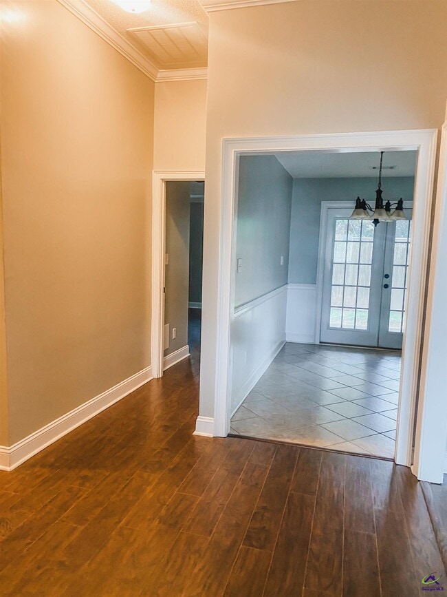 Building Photo - 609 Wooden Eagle Trail