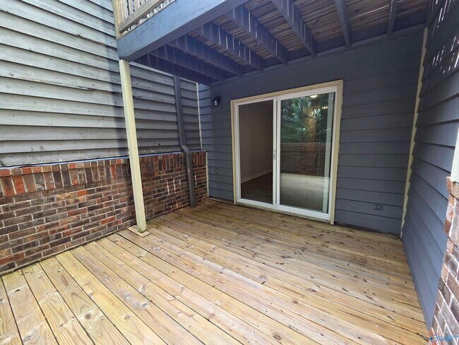 Building Photo - 211 Knollridge Cir SE