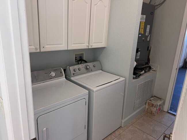 Building Photo - Cypress Reserve - 3 bedroom 2 bath townhouse