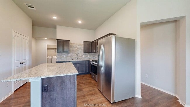 Building Photo - 803 Meadow Brook Dr